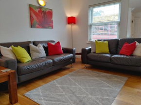 The Bath House Apartments - Free 1st breakfast - FREE parking